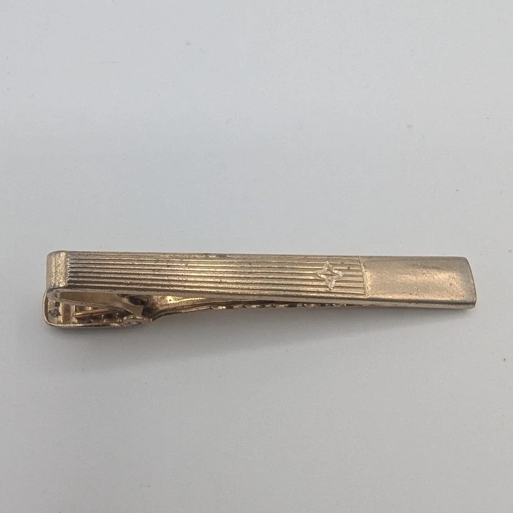 Vintage Anson Gold Tone Pinstripe Tie‎ Clip Etched Star Mid Century Formal Mens